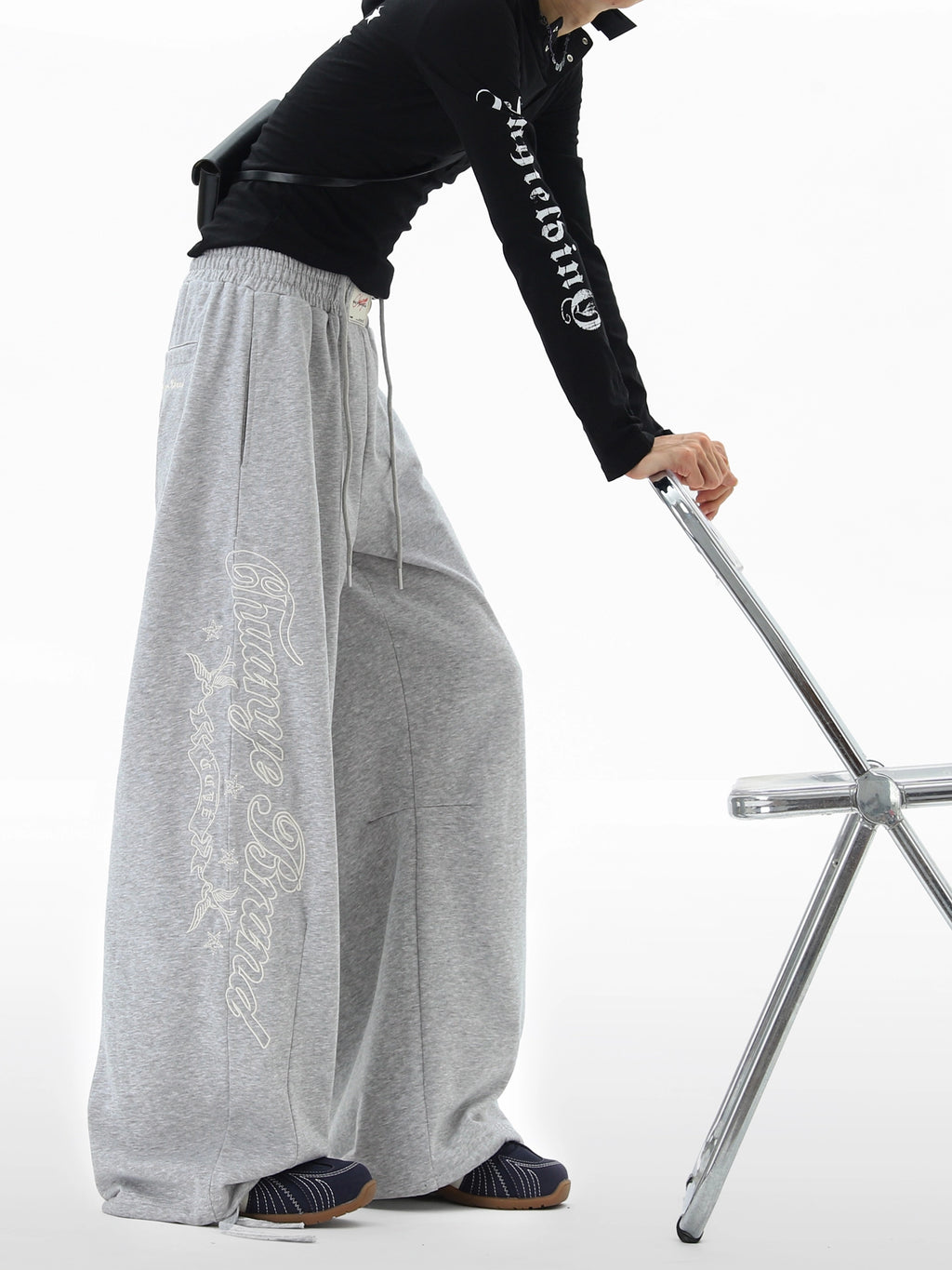 Letter Embroidered Scimitar Sweatpants Elastic Waist Wide-leg Pants